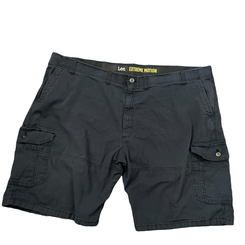 Men Big and Tall Cargo Shorts 54' like new, no pet, non smoker